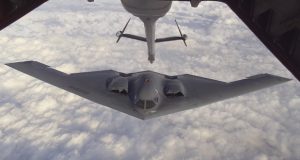 بمب افکن B-2