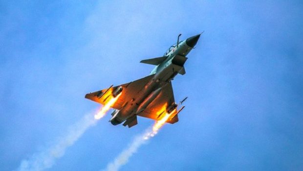 سرنگونی رافال هندی توسط جنگنده چینی J-10C