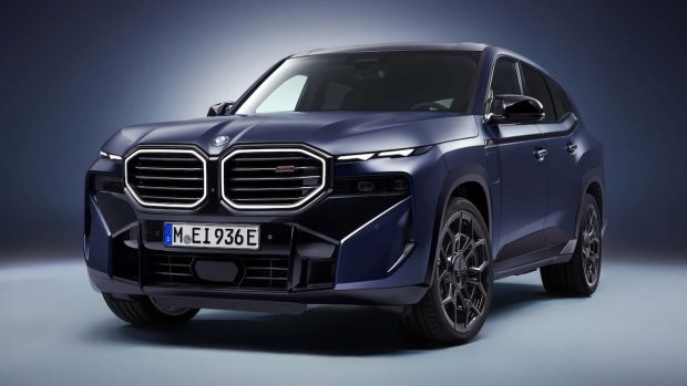 نمای جلو بی ام و XM مدل 2026