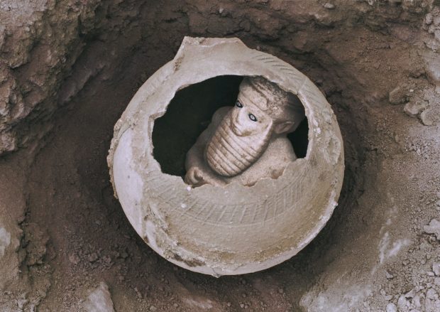 آثار باستانی بیگانه در ایران