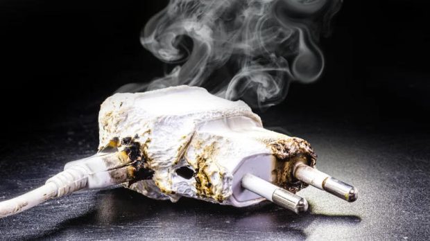 داغ شدن شارژر گوشی