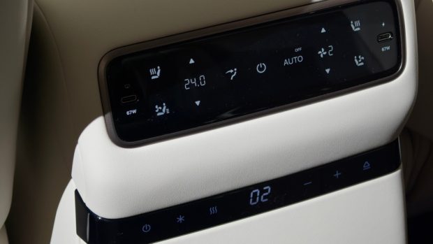 داخل کابین شاسی بلند برقی Li Auto i8