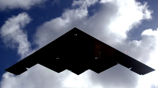 بمب افکن B-2