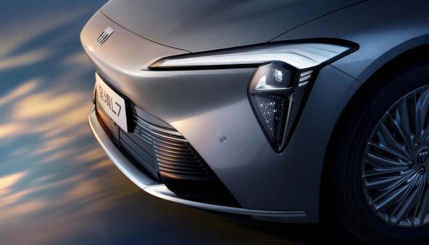 نمای جلو بیوک الکترا L7