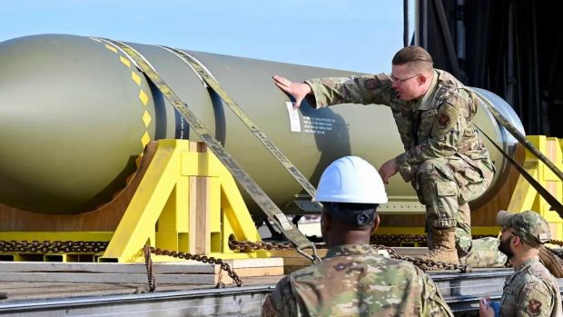بمب سنگرشکن GBU-57 آمریکا