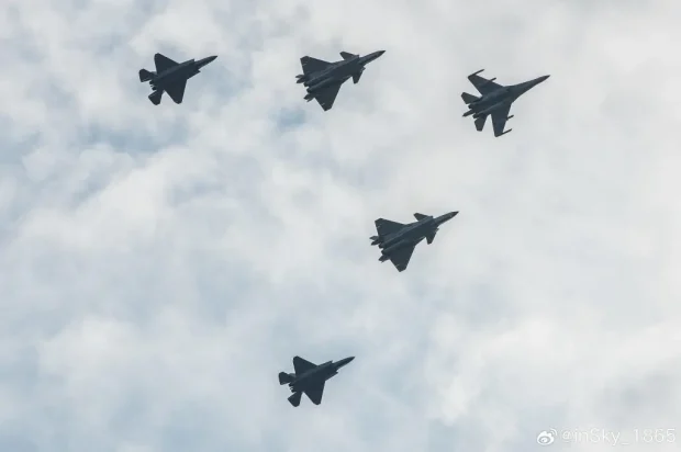 تصاویر جدید از جنگنده J-20S