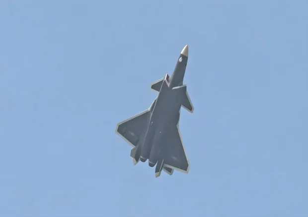 تصاویر جدید از جنگنده J-20S