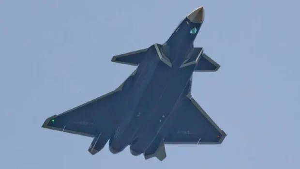 تصاویر جدید از جنگنده J-20S