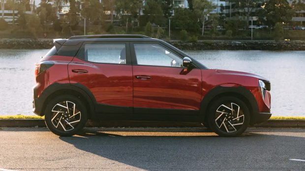 نمای جانبی کراس اوور ماهیندرا XUV 3XO