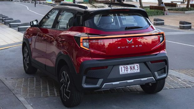 نمای عقب کراس اوور ماهیندرا XUV 3XO