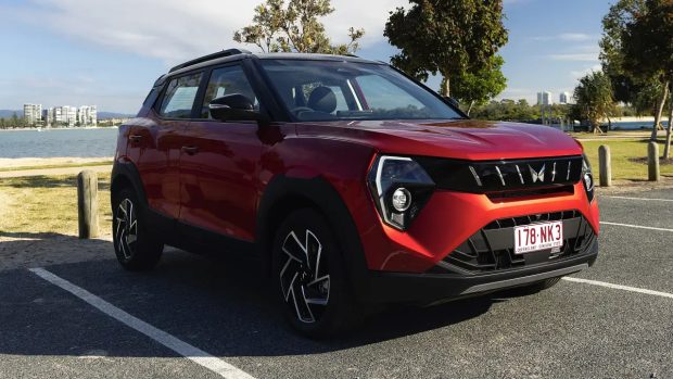 نمای جلو کراس اوور ماهیندرا XUV 3XO