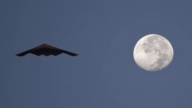 بمب افکن B-2 سوختگیری