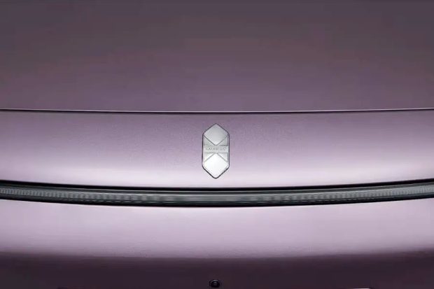 شاسی‌بلند برقی Luxeed R7