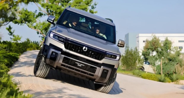 خودرو هیبریدی BYD دنزا B8