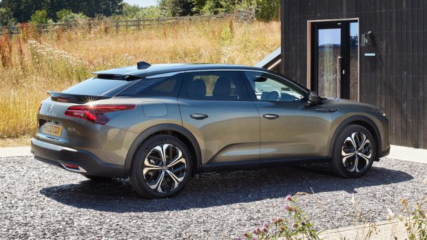 نمای عقب سیتروئن C5 X سایپا