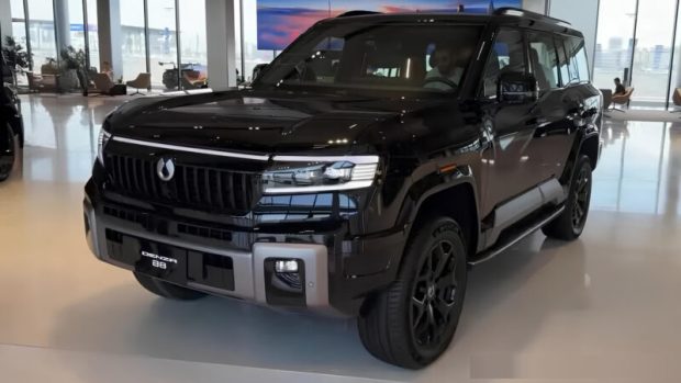 خودرو هیبریدی BYD دنزا B8