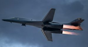 بمب‌افکن B-1B لنسر