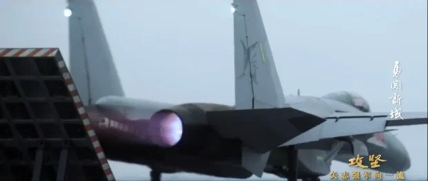 نگاهی نزدیک به جنگنده جدید جنگ الکترونیک J-15DT چین