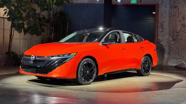 نیسان سنترا 2026 قرمز