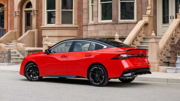 نیسان سنترا 2026 قرمز