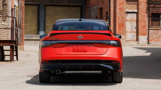 نیسان سنترا 2026 قرمز