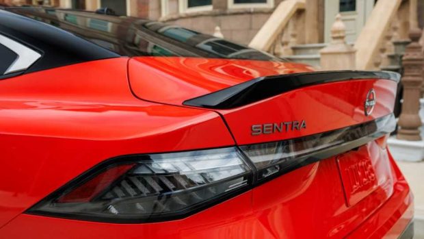 نیسان سنترا 2026 قرمز