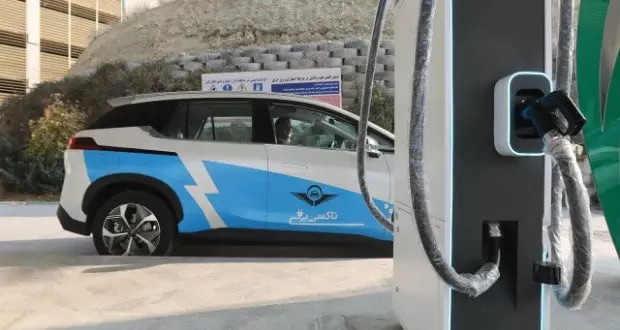 پلاک‌گذاری تاکسی برقی آیون
