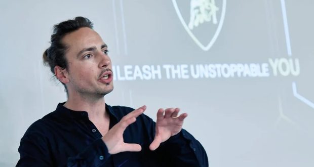 فابین اشملتز، طراح خودروهای لامبورگینی و پورشه در شیائومی