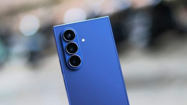 دوربین گوشی تاشو سه تکه سامسونگ