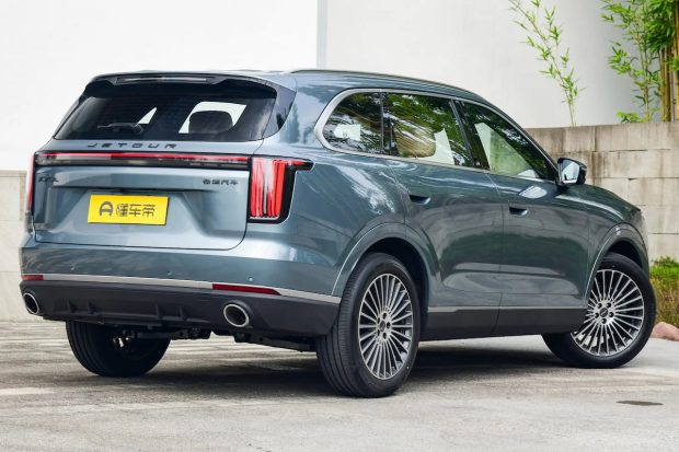 نمای عقب جتور X70L 2026