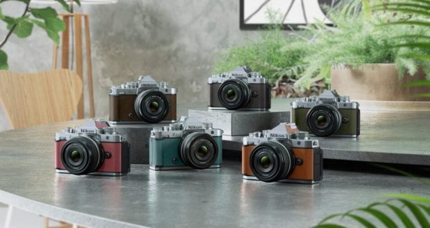 دوربین نیکون Z f نقرهای