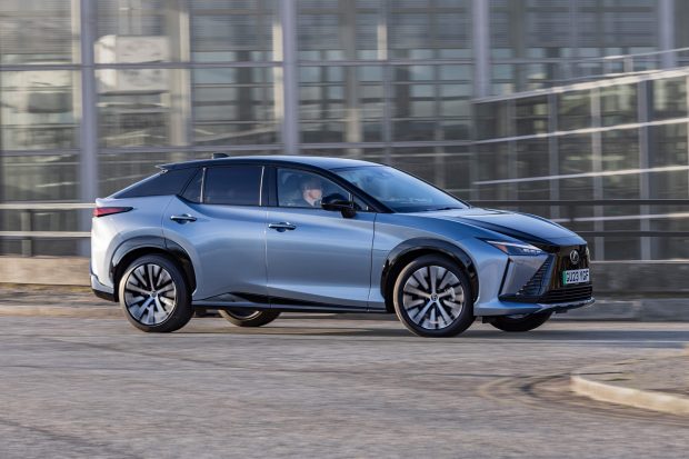 لکسوس RZ300e برقی در راه ایران