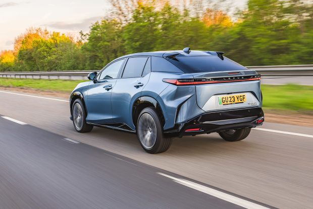 لکسوس RZ300e برقی در راه ایران