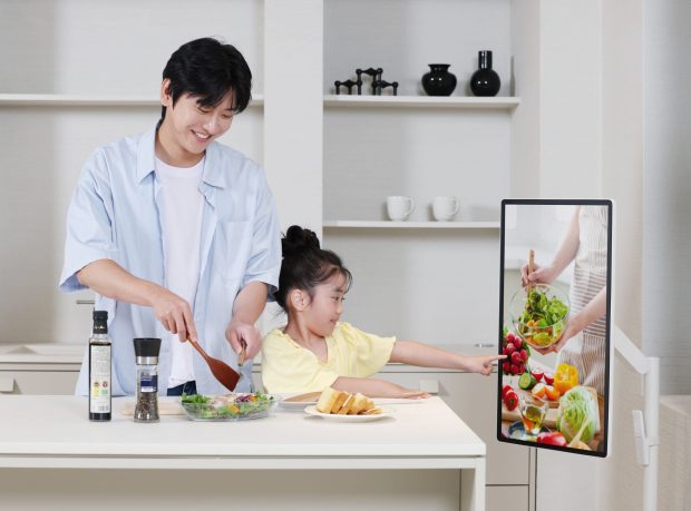 تلویزیون لمسی و قابل حمل سامسونگ