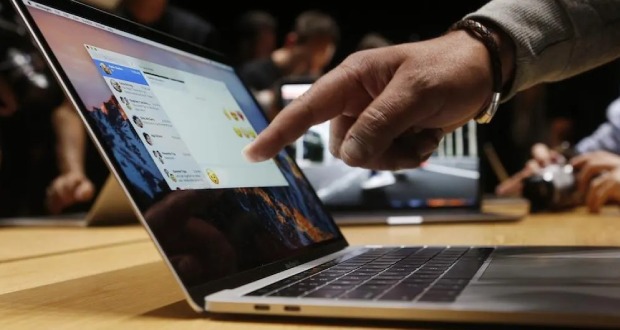 مک بوک لمسی