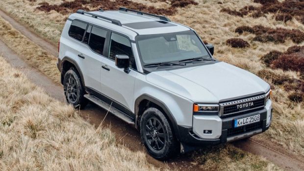 تویوتا لندکروز