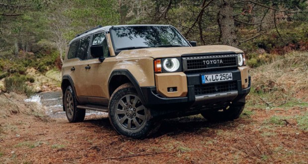 تویوتا لندکروز