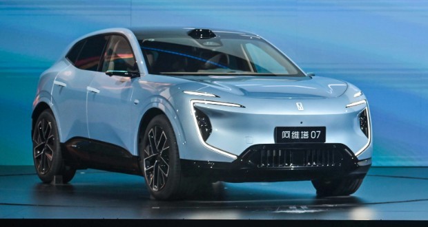 آواتار 07 مدل 2026 کلیدواژه فرعی: شاسیبلند هوشمند، خودرو الکتریکی، چانگان هواوی CATL اسلاگ پیشنهادی (Slug): avatr-07-2026-changan-huawei-catl-suv-launched توضیحات متا (Meta Description): آواتار 07 مدل ۲۰۲۶، شاسیبلند هوشمند چانگان، هواوی و CATL با قیمت پایه ۳۱,۹۱۰ دلار در چین معرفی شد. از امکانات خیرهکننده و پیشرانههای قدرتمند آن با خبر شوید. تیتر نهایی: آواتار 07 مدل 2026 معرفی شد: شاسیبلند هوشمند چانگان، هواوی و CATL با قابلیتهای خیرهکننده