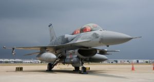 رقابت با F-16