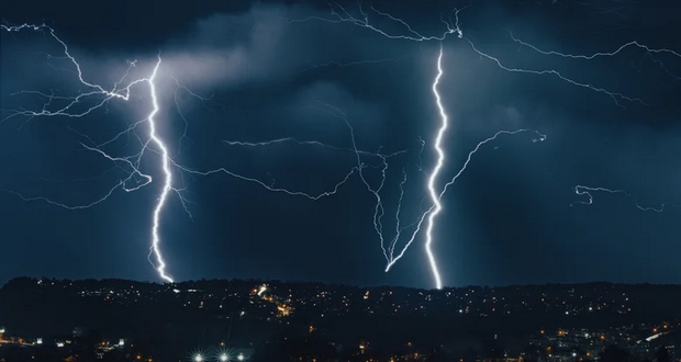 افسانه رعد و برق