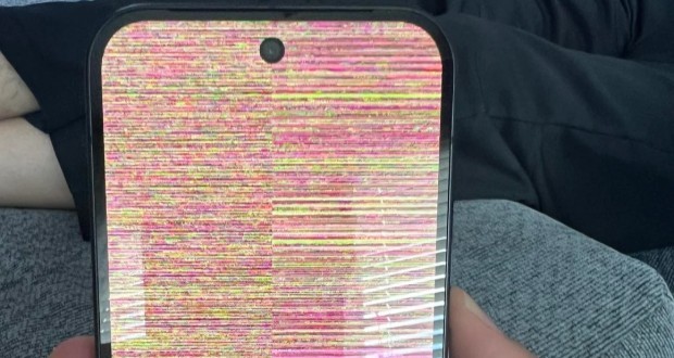 مشکل نمایشگر پیکسل ۱۰ پرو