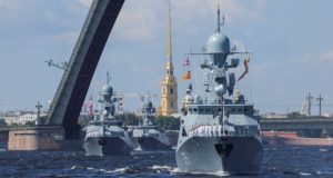 نیروی دریایی روسیهکلیدواژه فرعی:اسلاگ پیشنهادی (Slug): russian-navy-nuclear-subs-coastal-missilesتوضیحات متا (Meta Description): نیروی دریایی روسیه با زیردریایی‌های اتمی و موشک‌های ساحلی خود، مسیرهای دریایی حیاتی‌اش را ایمن می‌کند. آیا توان بازدارندگی مسکو ناتو را به چالش می‌کشد؟تیتر نهایی: سپر آهنین مسکو: چطور زیردریایی‌های اتمی و موشک‌های ساحلی، دریای روسیه را برای ناتو غیرقابل دسترس می‌کنند؟