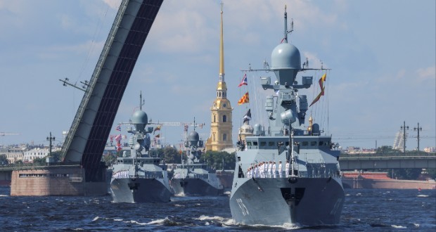 نیروی دریایی روسیهکلیدواژه فرعی:اسلاگ پیشنهادی (Slug): russian-navy-nuclear-subs-coastal-missilesتوضیحات متا (Meta Description): نیروی دریایی روسیه با زیردریاییهای اتمی و موشکهای ساحلی خود، مسیرهای دریایی حیاتیاش را ایمن میکند. آیا توان بازدارندگی مسکو ناتو را به چالش میکشد؟تیتر نهایی: سپر آهنین مسکو: چطور زیردریاییهای اتمی و موشکهای ساحلی، دریای روسیه را برای ناتو غیرقابل دسترس میکنند؟