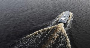 تهدید پهپاد دریایی کلیدواژه فرعی: امنیت کشتی, آسیب‌پذیری کشتی, حملات بندری اسلاگ پیشنهادی (Slug): sea-drone-threat-navies-ports توضیحات متا (Meta Description): تهدید پهپاد دریایی، کابوسی نوظهور برای نیروی دریایی جهان شده است. با گزارش CSIS، آسیب‌پذیری کشتی‌ها در بنادر مانند جنگ جهانی دوم افزایش یافته است. تیتر نهایی: پهپادهای دریایی، کابوس جدید ناوگان‌های جنگی در بنادر؛ بازگشت به تاکتیک‌های جنگ جهانی دوم