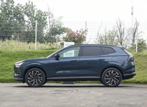 ولوو XC70 PHEV