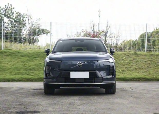 ولوو XC70 PHEV