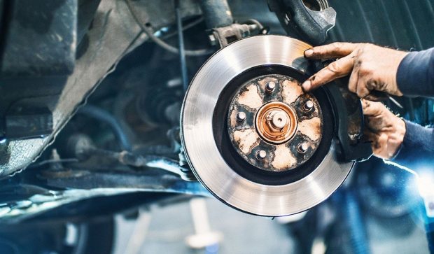 ترمز گرفتن روی دست‌انداز