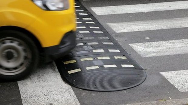 ترمز گرفتن روی دست‌انداز