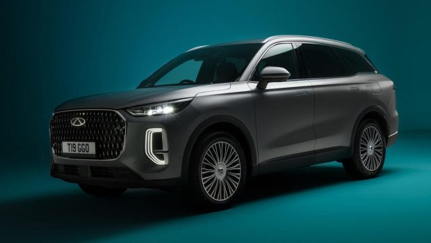 نمای جلو چری تیگو 9 پلاگین هیبریدی