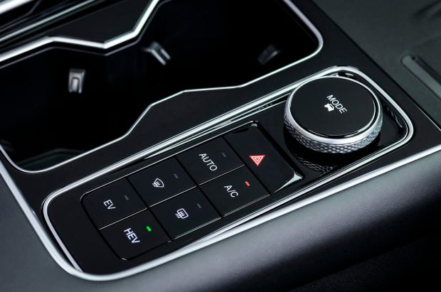 نمای کابین چری تیگو 9 پلاگین هیبریدی